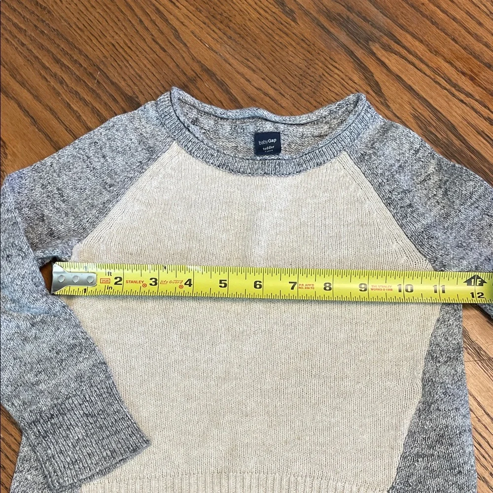 Baby Gap Gray and Cream Crew Neck Sweater size 2 100% cotton